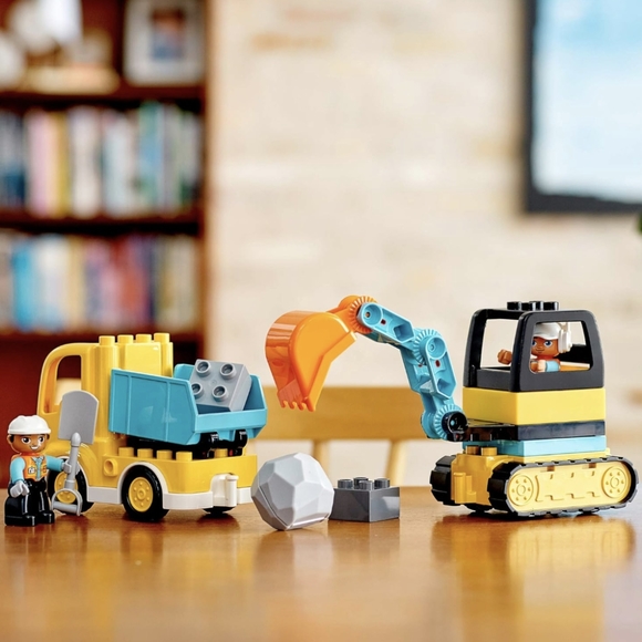 LEGO DUPLO Town Truck & Tracked Excavator Construction Vehicle 10931 Toy - Picture 5 of 9